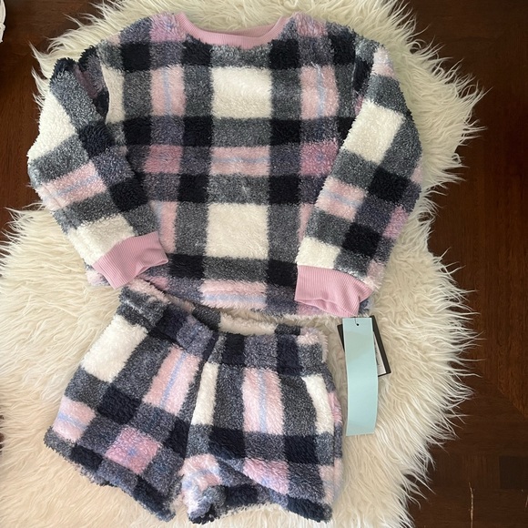NWT✨ Girls Cozy Plaid Sherpa Short Pajama Set - Picture 2 of 4